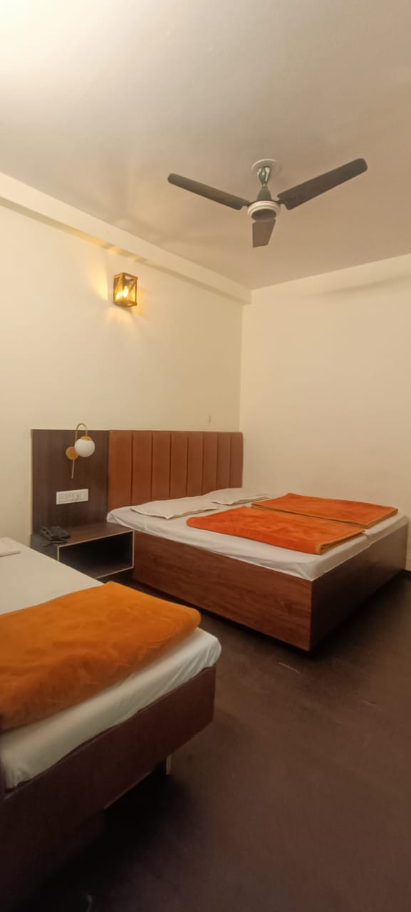 Hotel Ganga Darshan Deluxe Triple Bedroom